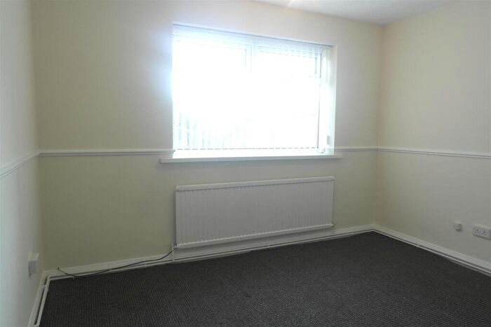 2 Bedroom Flat For Sale In Grangeside Avenue, Hull, HU6