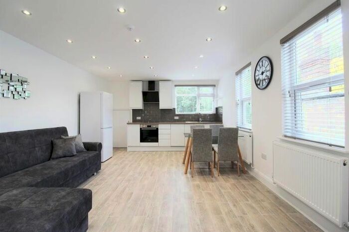 2 Bedroom Flat To Rent In Alexandra Park Road, Alexandra Park, London, N22