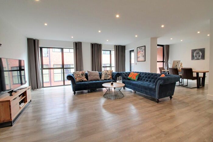 3 Bedroom Apartment To Rent In Tenby Heights, Tenby Street North, Jewellery Quarter, B1