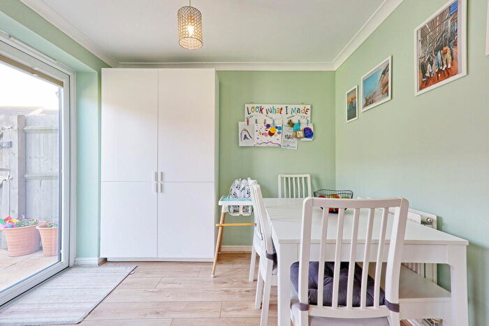 3 Bedroom End Of Terrace House For Sale In Falcon Avenue, South Ockendon, Thurrock, RM15