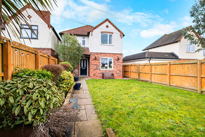 3 Bedroom Detached House For Sale In New Road, Bromsgrove, B60