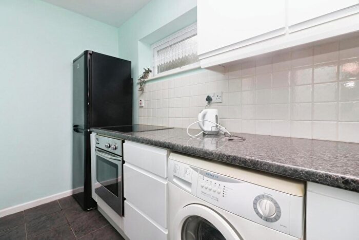 1 Bedroom Flat For Sale In Milton Road, Harpenden, AL5