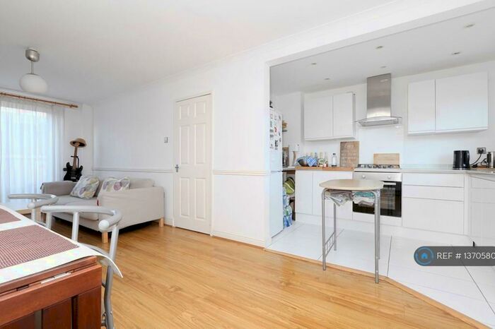 2 Bedroom Flat To Rent In Gillespie Road, London, N5