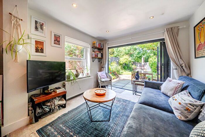 2 Bedroom Flat For Sale In Hitherfield Road, Streatham, London, SW16
