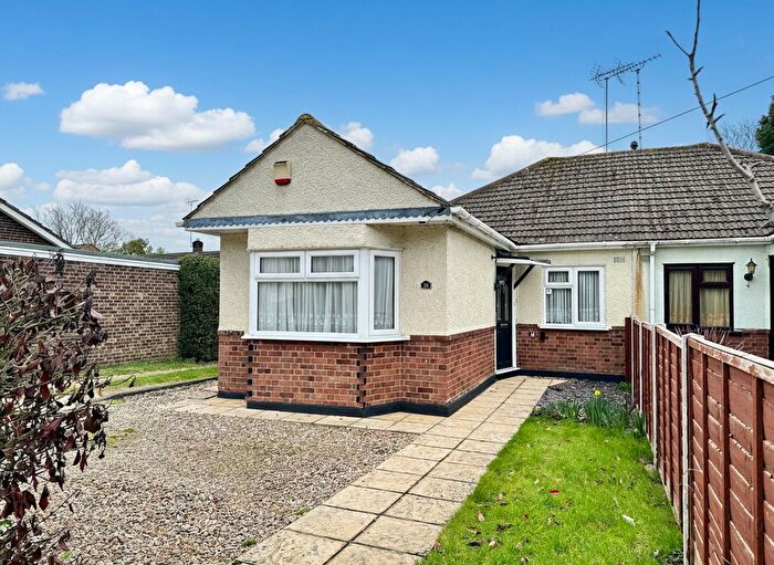 2 Bedroom Bungalow For Sale In Outwood Common Road, Billericay, CM11