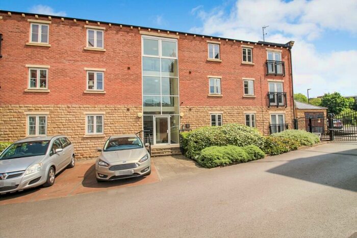 2 Bedroom Apartment To Rent In Carding Court, Armley, Leeds, LS12