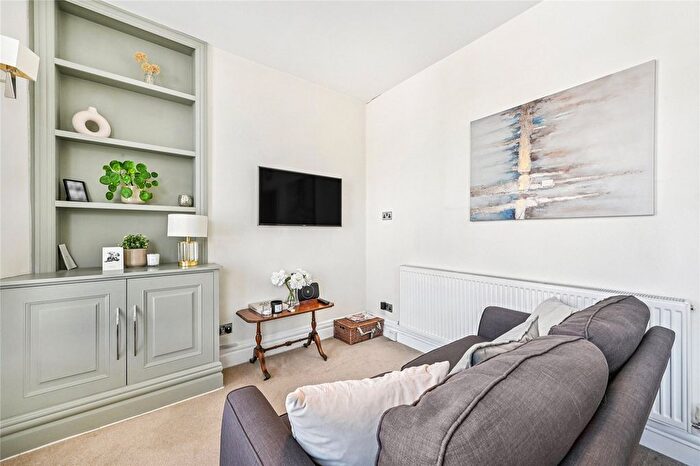 2 Bedroom Flat To Rent In Lillie Road, London, SW6