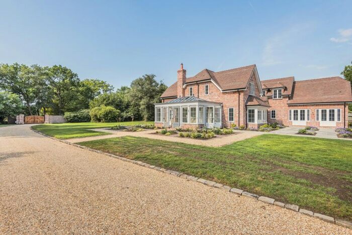 4 Bedroom Detached House To Rent In Gracious Pond Road Chobham, GU24