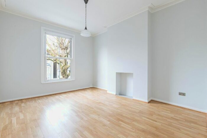 2 Bedroom Flat To Rent In Hammersmith Grove, London, W6