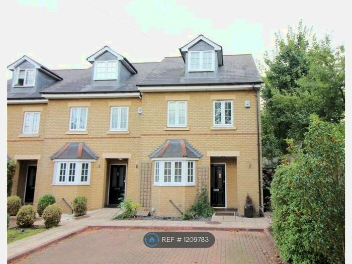 3 Bedroom End Of Terrace House To Rent In Arundel Drive, Borehamwood WD6