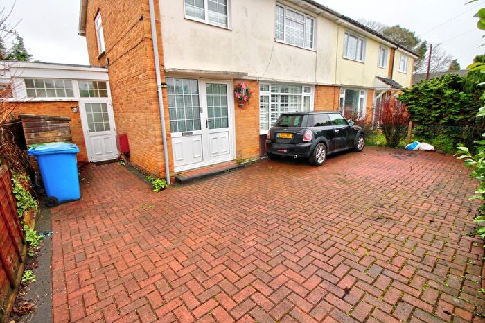 3 Bedroom Terraced House For Sale In South Meadow, Crowthorne, RG45