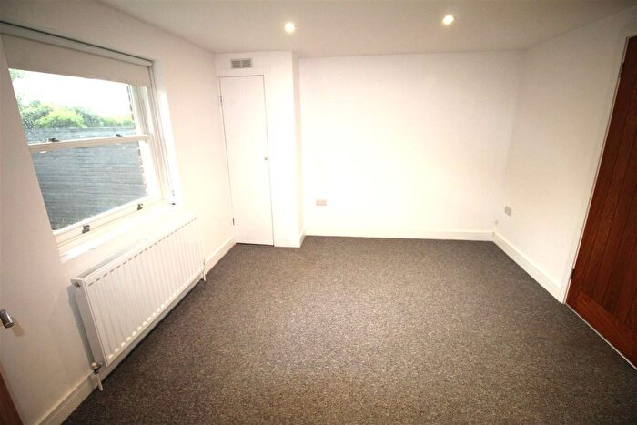 3 Bedroom Flat To Rent In Rugby Road, Worthing, BN11