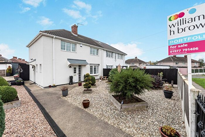 4 Bedroom Semi-detached House For Sale In Lynwood Crescent, Fitzwilliam, Pontefract, WF9