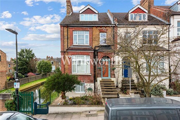 3 Bedroom Maisonette For Sale In Cavendish Road, London, N4