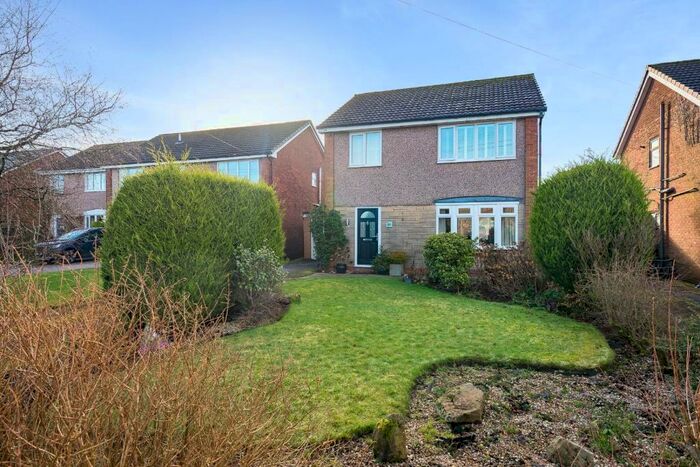 3 Bedroom Detached House For Sale In Glenshiels Avenue, Hoddlesden, Darwen, BB3