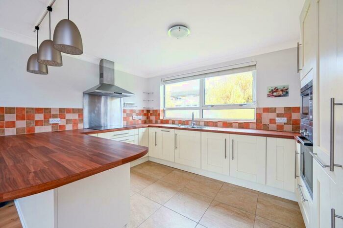 3 Bedroom Flat To Rent In The Shimmings, Boxgrove Road, Guildford, GU1