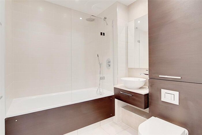 2 Bedroom Apartment To Rent In Great Eastern Road London, E15