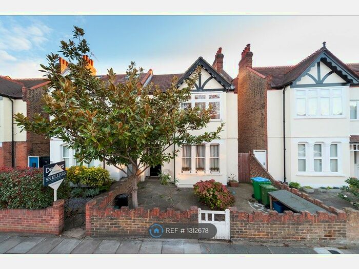 2 Bedroom Flat To Rent In Kingston Road, Teddington TW11