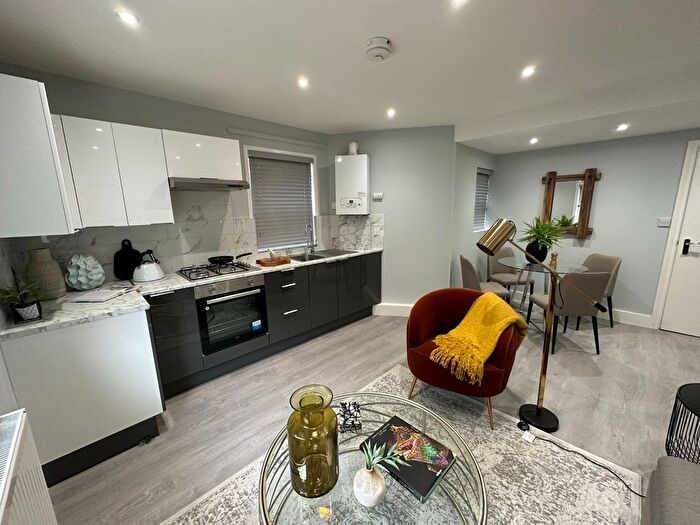 2 Bedroom Flat To Rent In Ling Road, Newham, E16