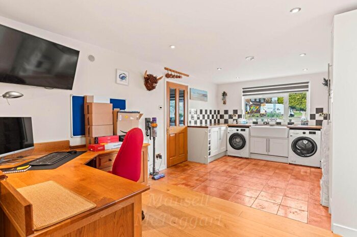 5 Bedroom Detached House For Sale In Newlands Park, Copthorne, RH10