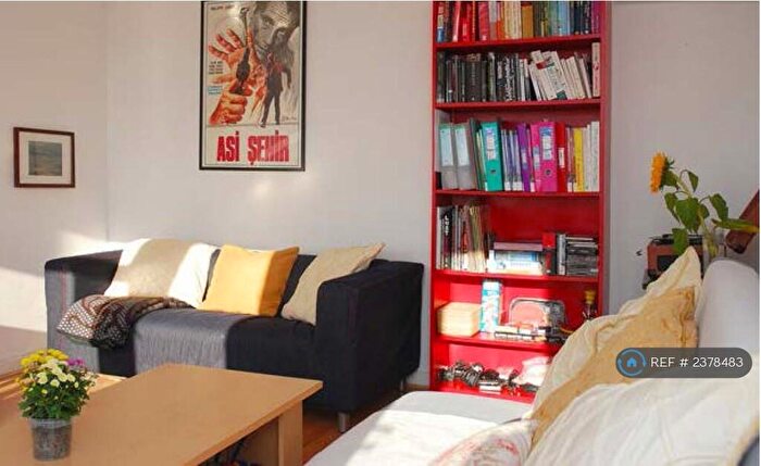 3 Bedroom Maisonette To Rent In Fellows Court, London, E2