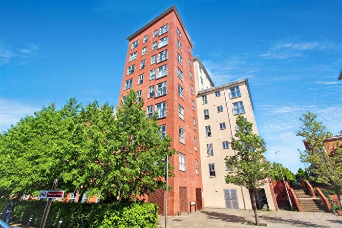 2 Bedroom Apartment For Sale In Moulsford Mews, Reading, RG30