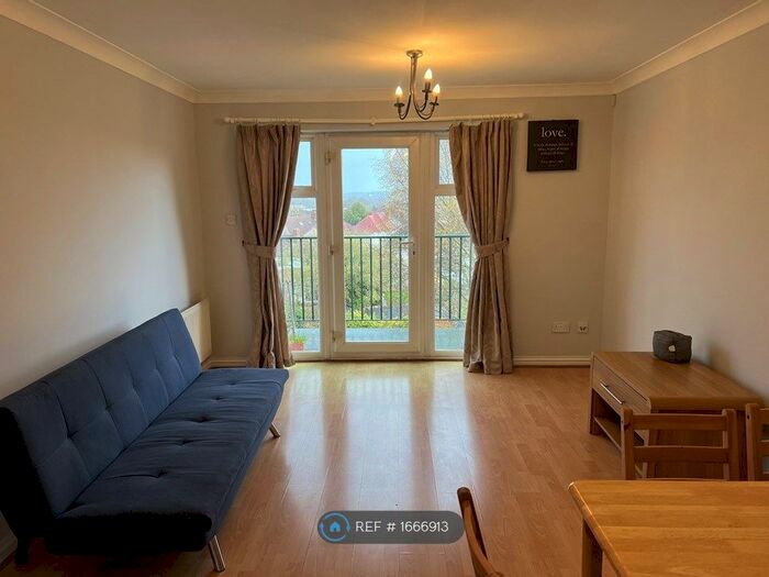 1 Bedroom Flat To Rent In Kensington Heights, Harrow, HA1