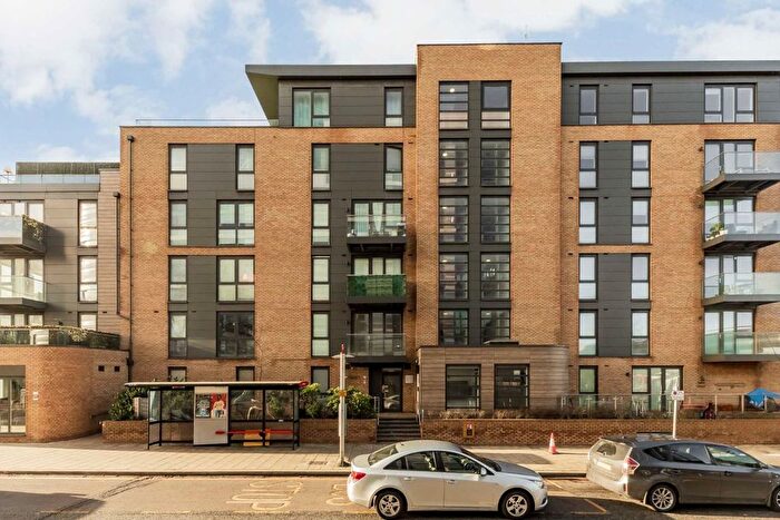 3 Bedroom Flat For Sale In Ealing Road, Brentford, TW8