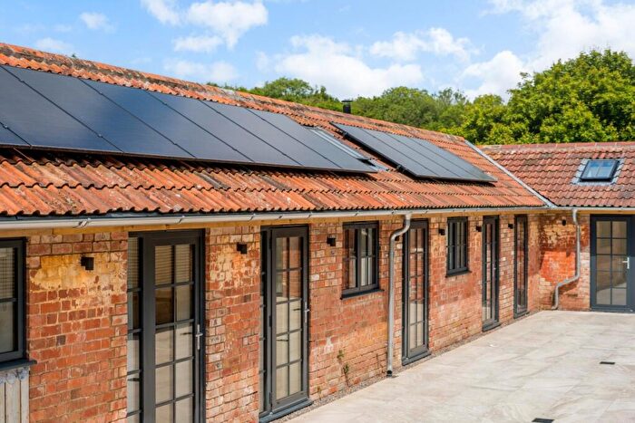 3 Bedroom Barn To Rent In Sandy Lane Bristol, BS8