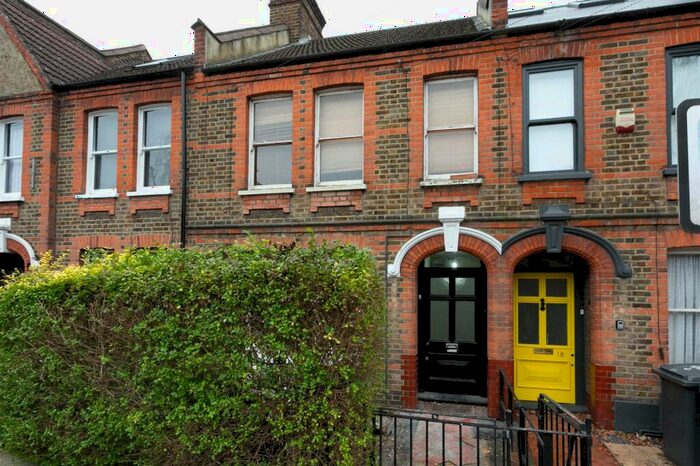 1 Bedroom Flat To Rent In Courtenay Road, Walthamstow, E17