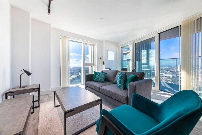 2 Bedroom Flat To Rent In Portal Way, North Acton, W3