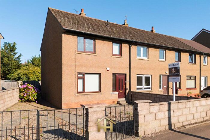 3 Bedroom End Of Terrace House For Sale In Douglas Road, Dundee, DD4