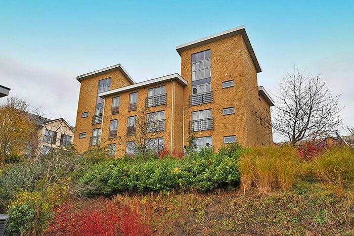 2 Bedroom Flat To Rent In Arundel Square, Maidstone ME15