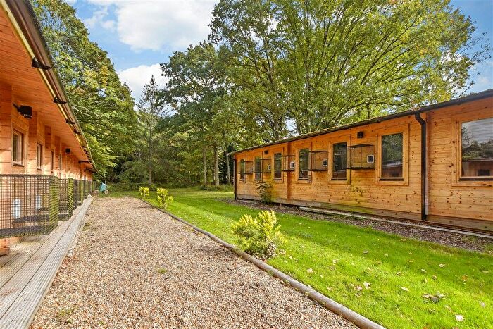 5 Bedroom Chalet For Sale In Bromley Green Road, Ruckinge, Ashford, Kent, TN26