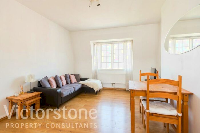3 Bedroom Apartment To Rent In Tyndale Mansions, Upper Street, Islington, London, N1