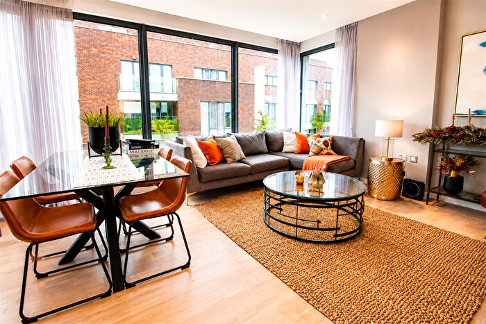 3 Bedroom Flat For Sale In Camley Street, King Cross, N1C