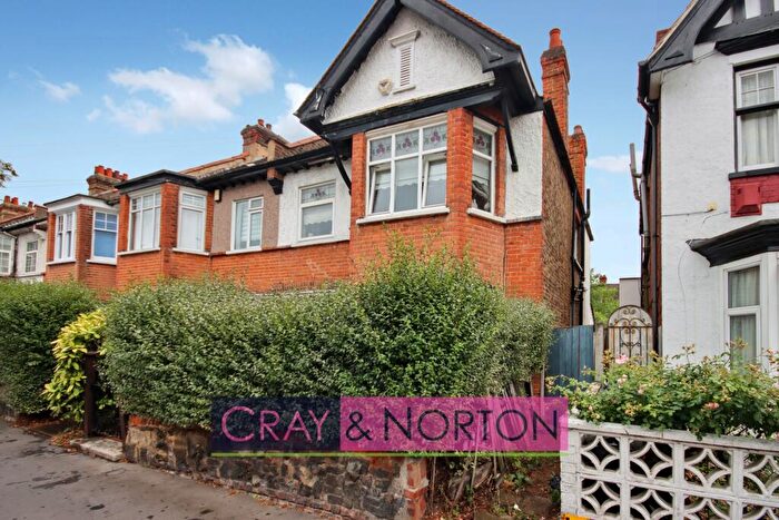 3 Bedroom End Of Terrace House For Sale In Lyndhurst Road, Thornton Heath, CR7