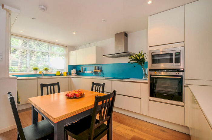 3 Bedroom Ground Maisonette To Rent In Ashbrook Road, N19