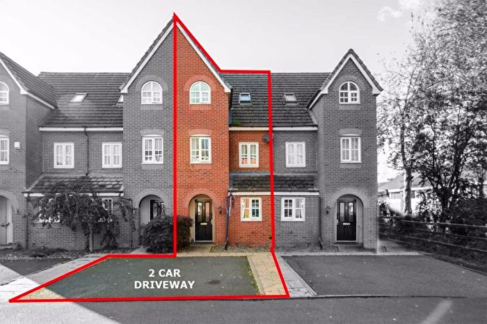 3 Bedroom Town House For Sale In Weaves Close, Great Wyrley, Walsall, WS6