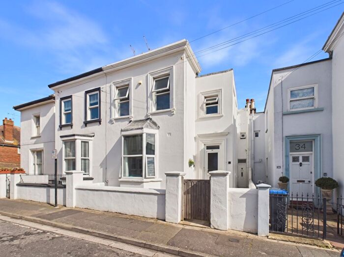 3 Bedroom Maisonette For Sale In Graham Road, Worthing, BN11