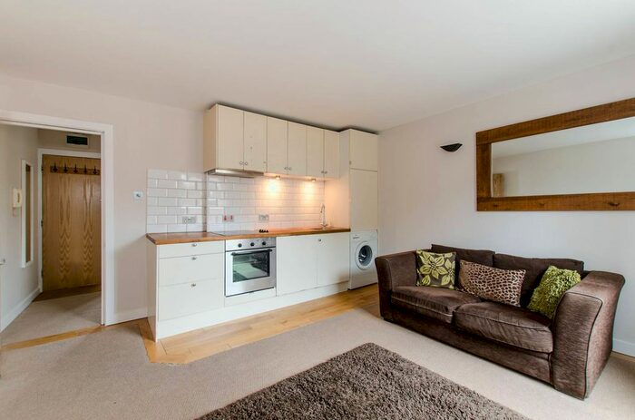 1 Bedroom Flat To Rent In Fernlea Road, Balham, London, SW12