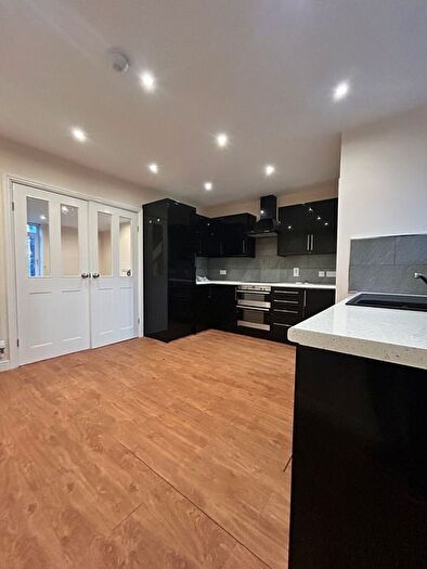 2 Bedroom Flat To Rent In Branch Road, Batley, WF17