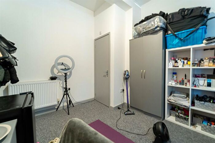 5 Bedroom House To Rent In Teignmouth Road, Birmingham, B29