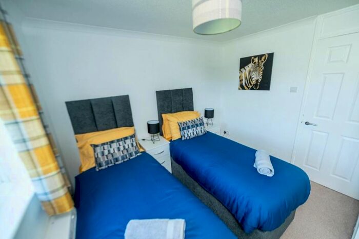 2 Bedroom Flat To Rent In Scott Lawrence Close, Bristol, BS16