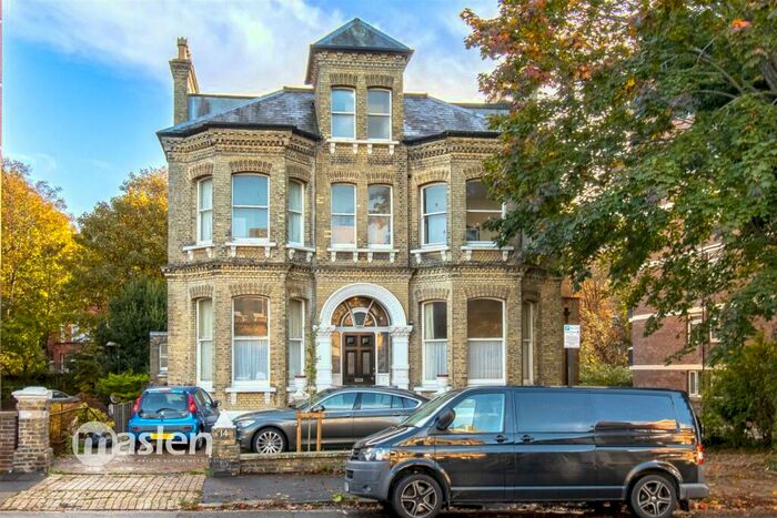 Studio To Rent In Eaton Gardens, Hove, BN3