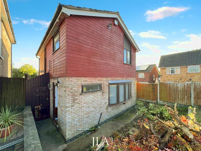 3 Bedroom Detached House To Rent In Park Rise, Western Park, Leicester, LE3