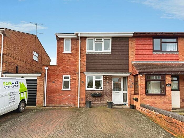 3 Bedroom Semi-Detached House For Sale In Erica Drive, Whitnash, Leamington Spa, CV31