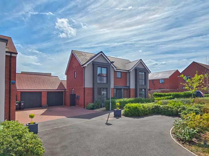 5 Bedroom Detached House For Sale In Clews Grove, Wootton, Bedfordshire, MK43