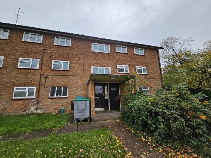 2 Bedroom Flat To Rent In Field Road, HP2