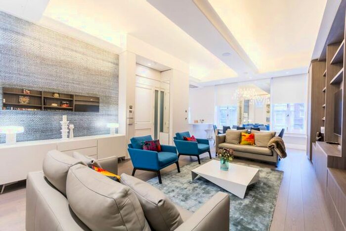 2 Bedroom Flat To Rent In Whitehall, St James's, London, SW1A